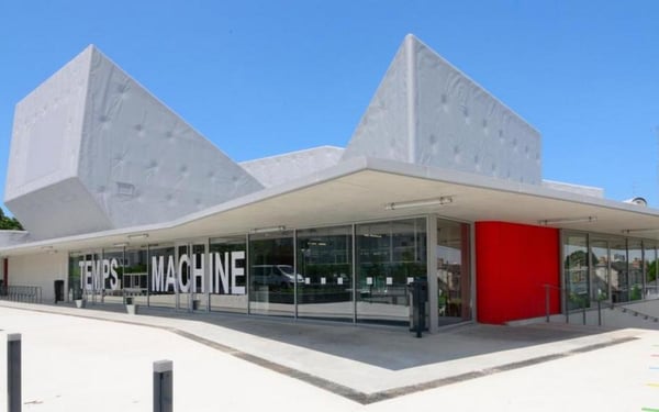 Le Temps Machine à Joue Les Tours
