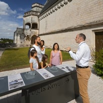 Présentation des deux monuments de la Cité royale de Loches