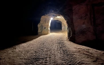 Visite cave troglodyte du Xᵉ siècle et photographies d'antan