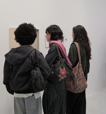 Visite sensorielle et narrative des œuvres d'art contemporain