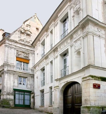 Exposition « Les Travaux de restauration de la Collégiale Saint-Ours : journal photographique »