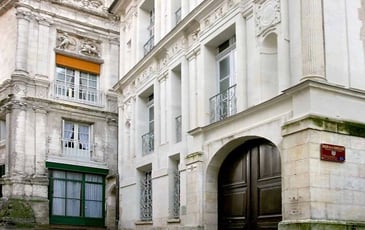 Exposition « Les Travaux de restauration de la Collégiale Saint-Ours : journal photographique »