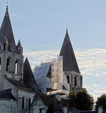 Visite guidée « La Collégiale Saint-Ours et ses restaurations : récit depuis le Moyen-Âge jusqu'en 2025 »
