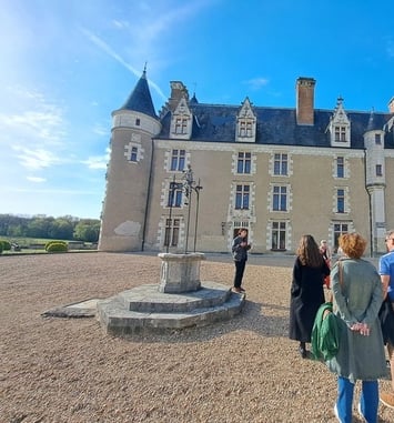 Visite guidée à l'extérieur du Château de Montpoupon