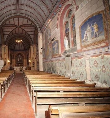 Visite libre d'une église singulière et surprenante