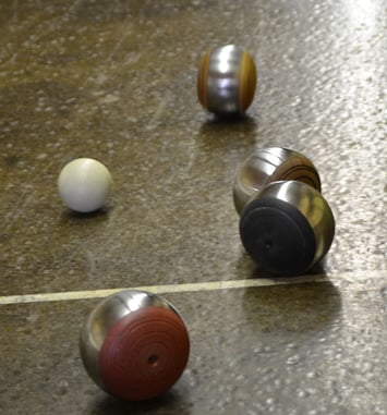 Jouez à la boule de fort !