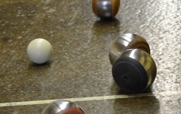 Jouez à la boule de fort !