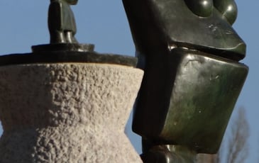 Alexander Calder et Max Ernst : deux artistes à Amboise