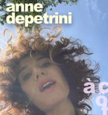 Anne Depetrini, A côté