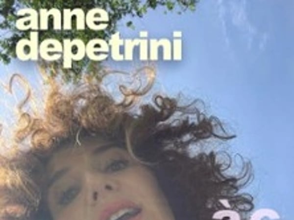 Anne Depetrini, A côté