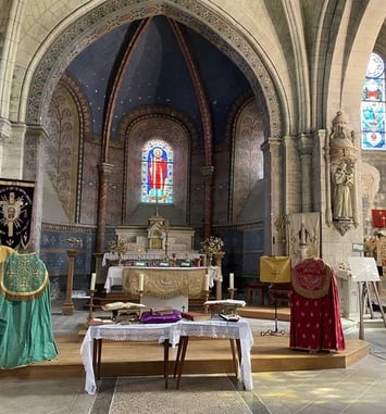 Exposition de vêtements religieux