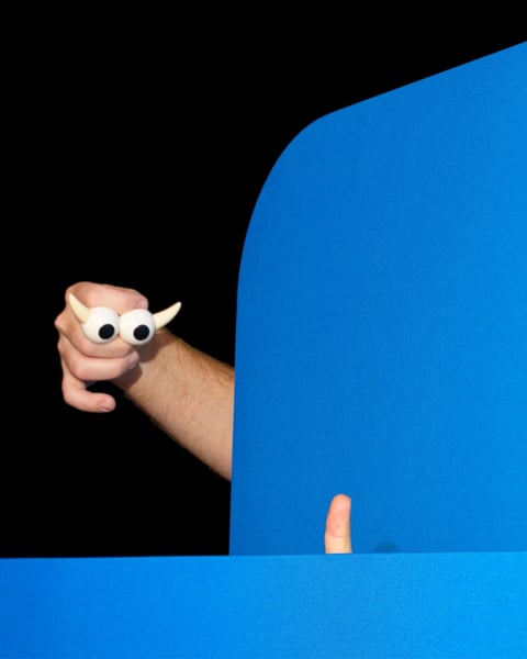 Hands up!
